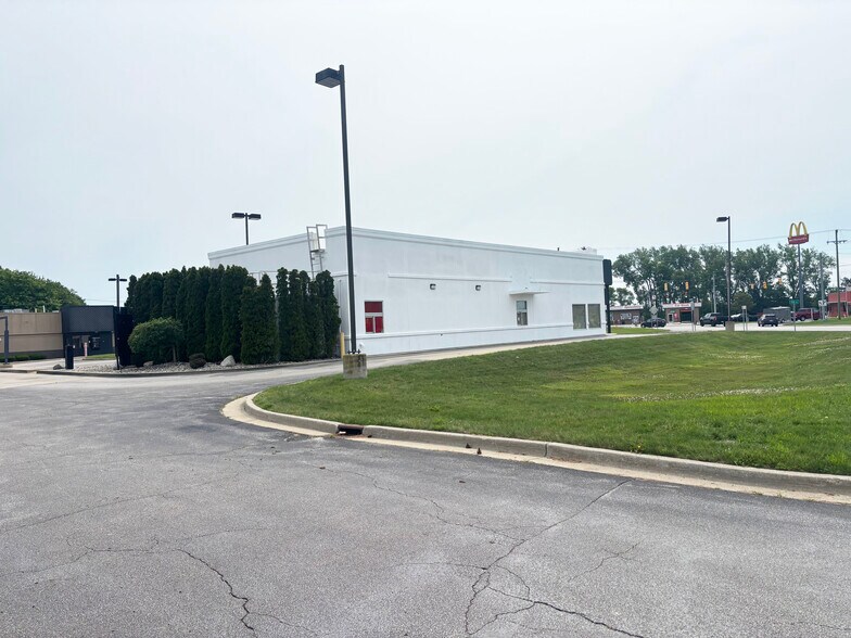 More Photos Of 6362 3 Mile Rd, Bay City Fast Food For Lease