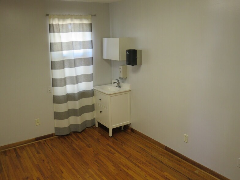 More Photos Of 1239 W Main St, Jenks Medical For Sale