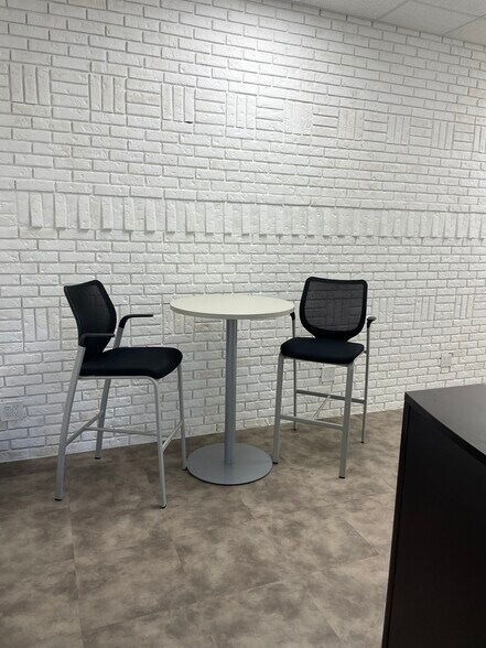 More Photos Of 6011 Benjamin Rd, Tampa Light Distribution For Lease