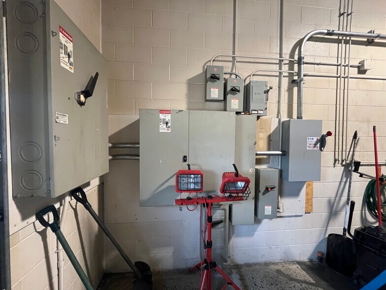 More Photos Of 95 Rankin St, Waterloo Flex For Sale