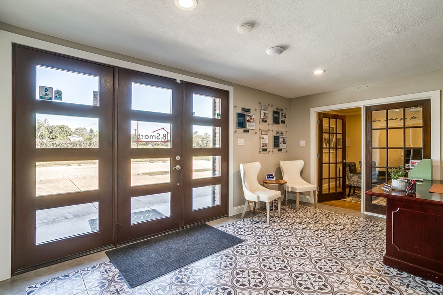 More Photos Of 5148 Vickery Loop E, Benbrook Light Manufacturing For Sale