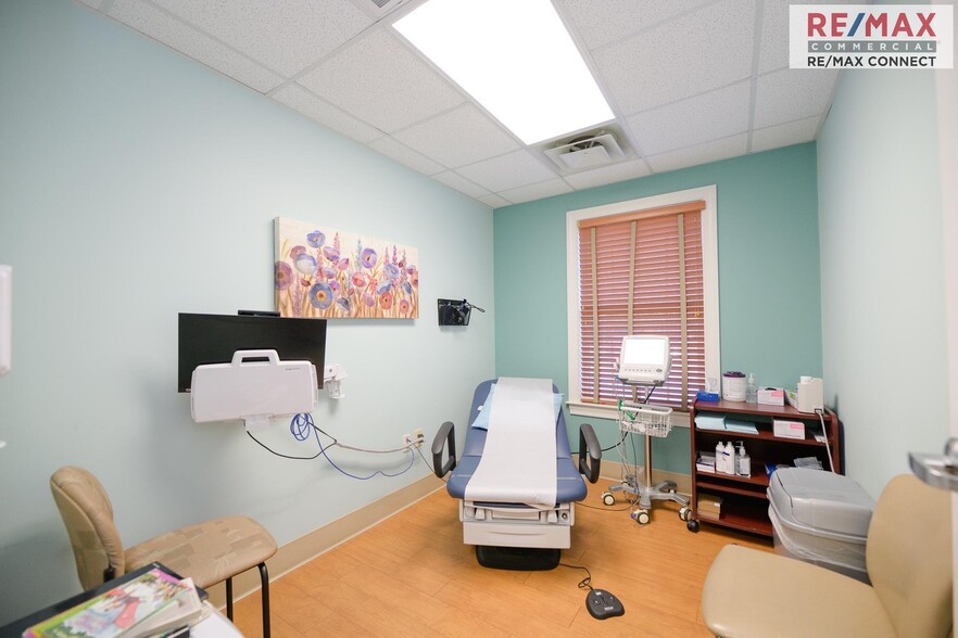 More Photos Of 401 Oyster Point Rd, Newport News Medical For Sale