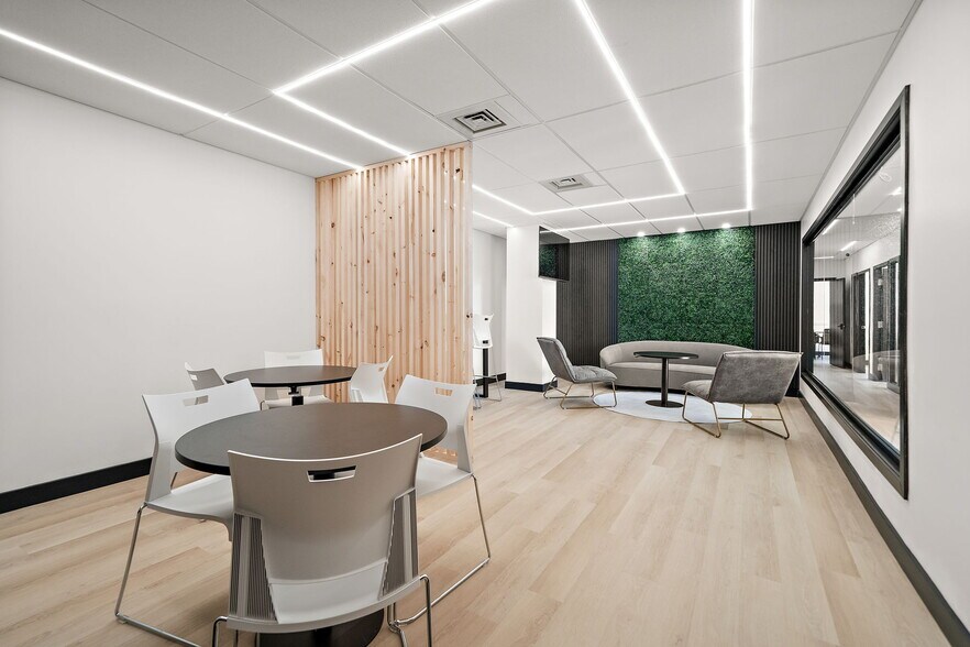 More Photos Of 3131 Boul de la Concorde E, Laval Coworking Space