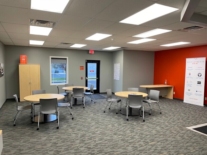 More Photos Of 881 Parkway Ave, Elkhart Medical For Lease