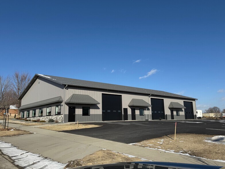 Primary Photo Of 6035 Rome Cir, Rochester Warehouse For Lease