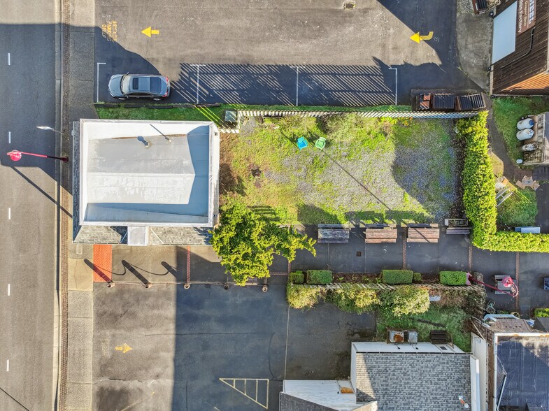 More Photos Of 165 Alabama Ave SE, Bandon Office Residential For Sale