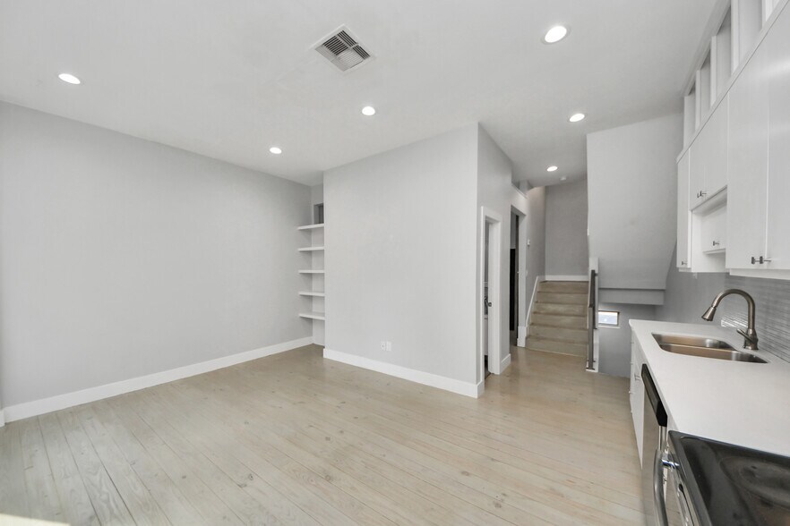 More Photos Of 1708 Winter St, Houston Apartments For Sale