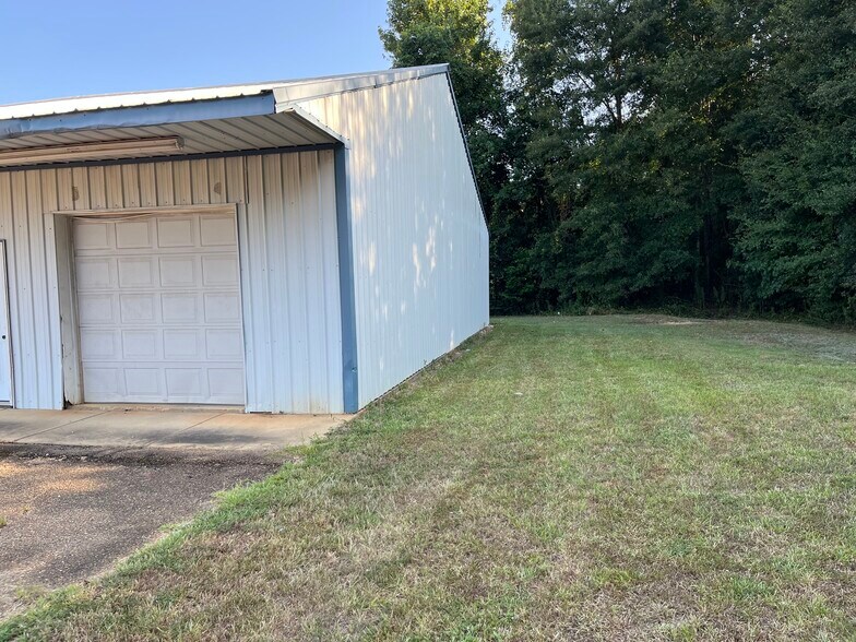 More Photos Of 903 S Locust St, Mccomb Freestanding For Sale