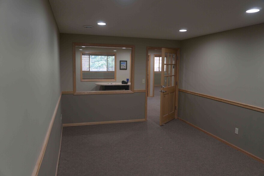 More Photos Of 8925-8929 Aztec Dr, Eden Prairie Office For Lease