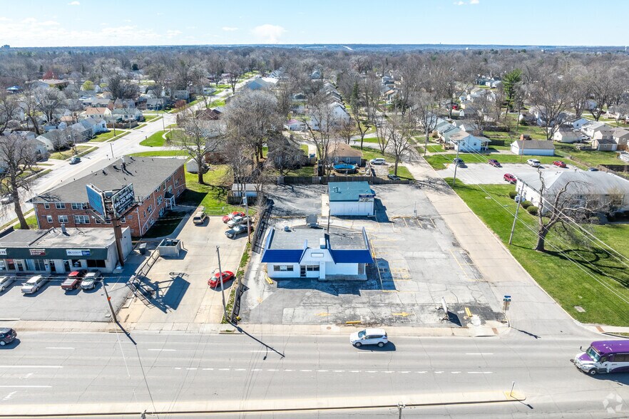 More Photos Of 5814 Hickman Rd, Urbandale General Retail For Sale