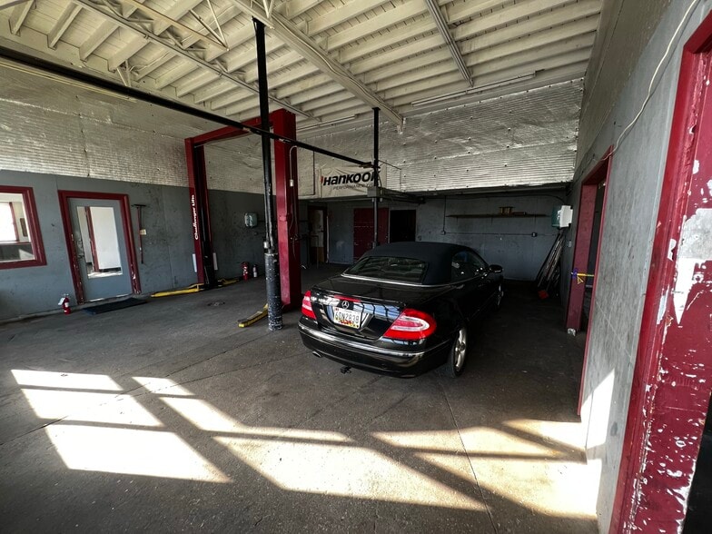 More Photos Of 2551 Centreville Rd, Centreville Auto Repair For Sale