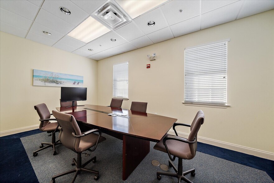 More Photos Of 5601-5605 Marquesas Cir, Sarasota Office For Sale