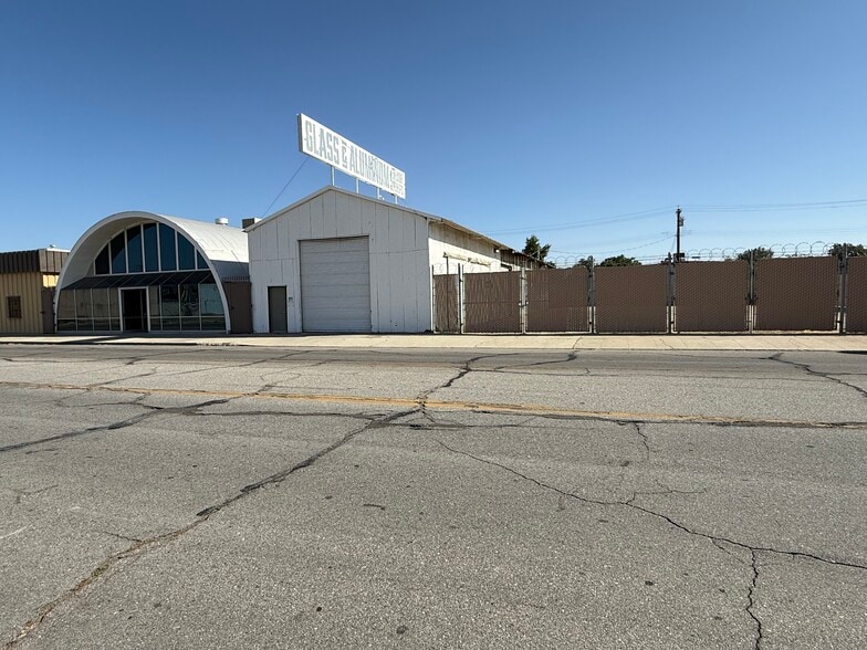 More Photos Of 220-222 Kentucky St, Bakersfield Warehouse For Lease