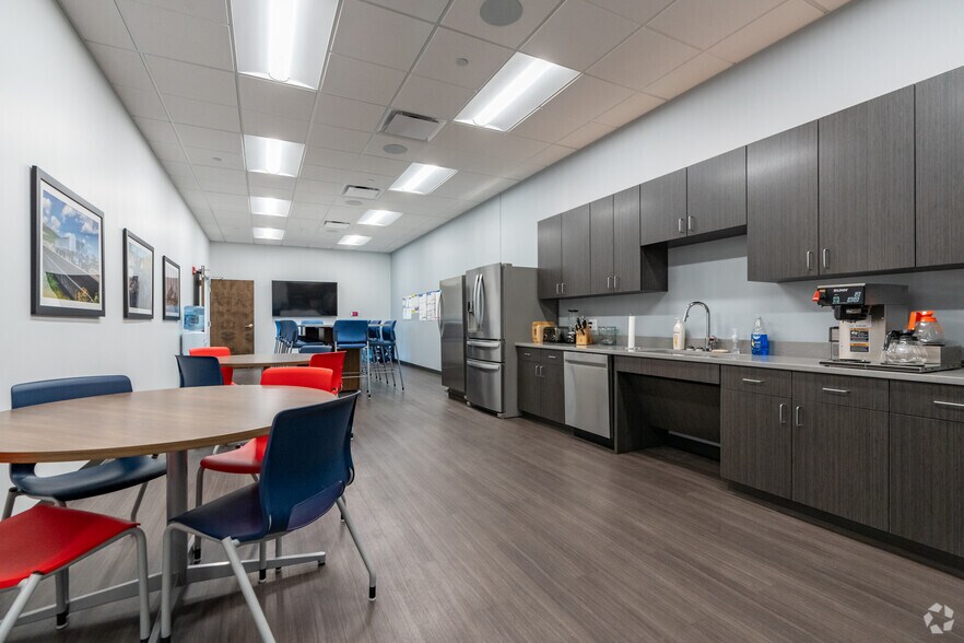 More Photos Of 8525 W 183rd St, Tinley Park Office For Sale