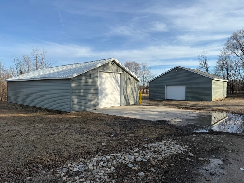 More Photos Of 3803 Rockport Rd, Janesville Flex For Sale