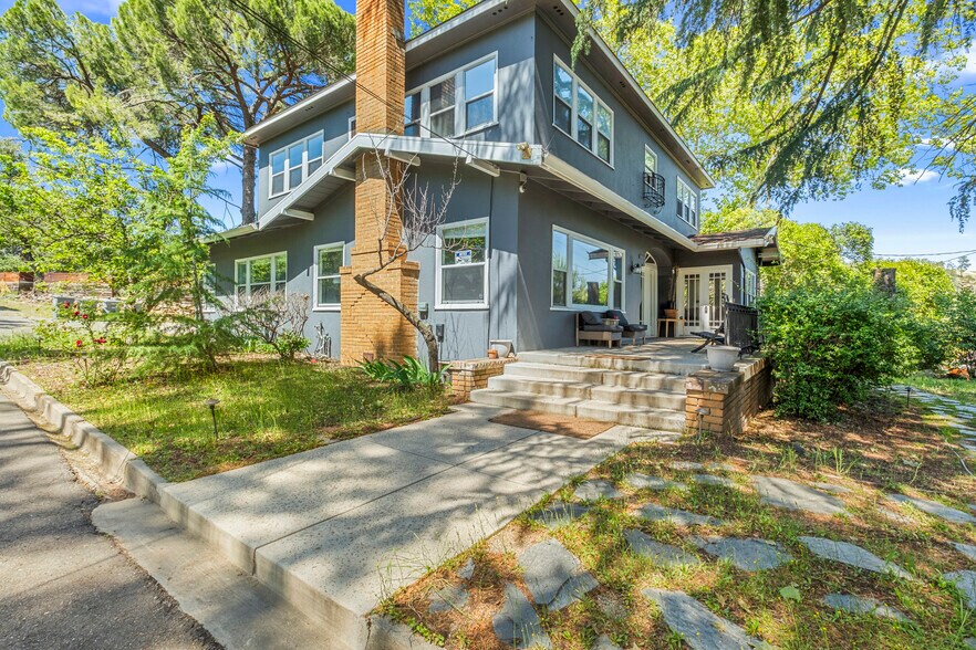 More Photos Of 320 Taylor Rd, Newcastle Specialty For Sale