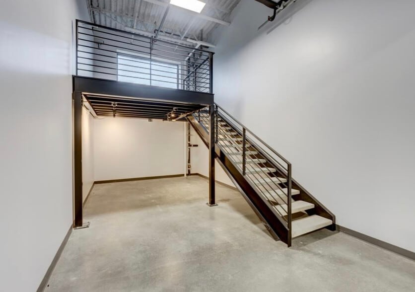 More Photos Of 4229 FM 620, Austin Showroom For Sale