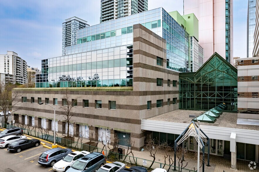 More Photos Of 5 Park Home Ave, Toronto Office For Lease