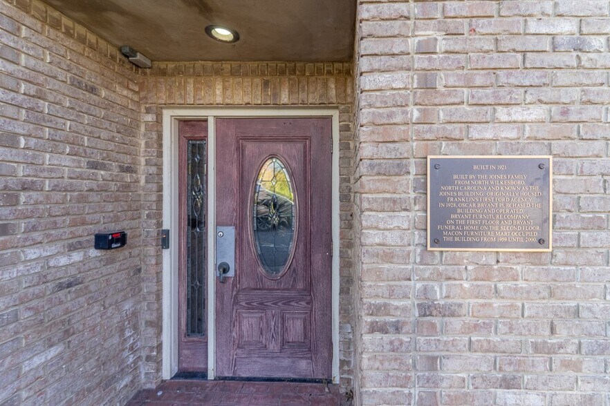 More Photos Of 9 Stewart St, Franklin Office For Sale