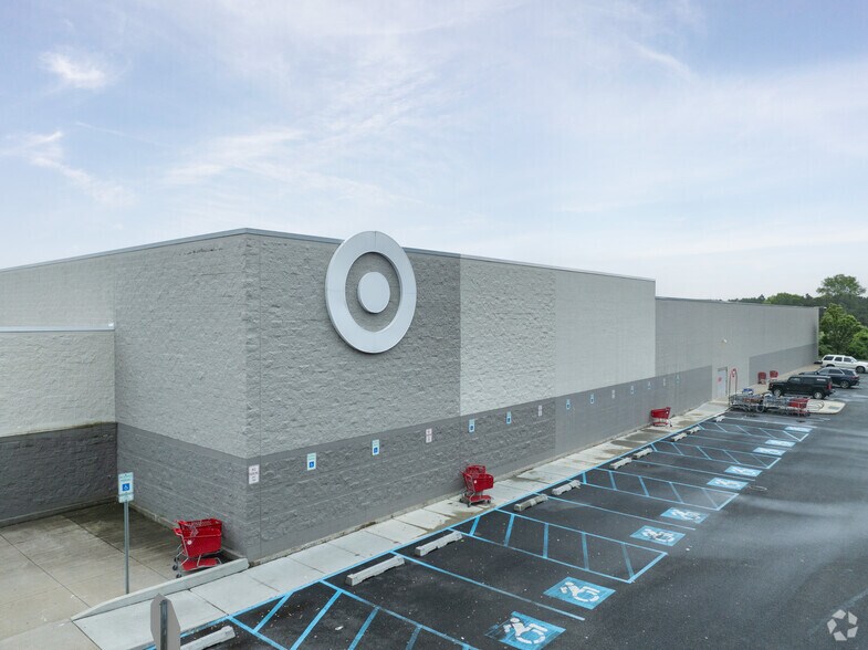 More Photos Of 2975 Horseblock Rd, Medford Freestanding For Sale