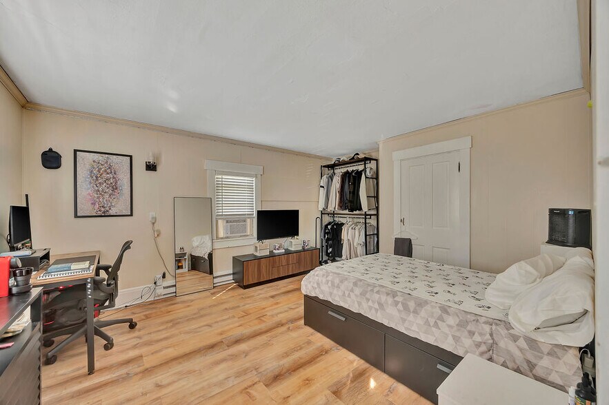 More Photos Of 215 N College Ave, Oxford Apartments For Sale