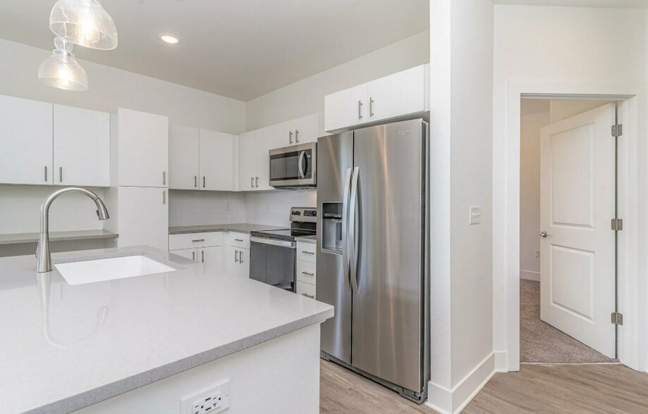 More Photos Of 501 S Capitol Ave, Lansing Office For Sale