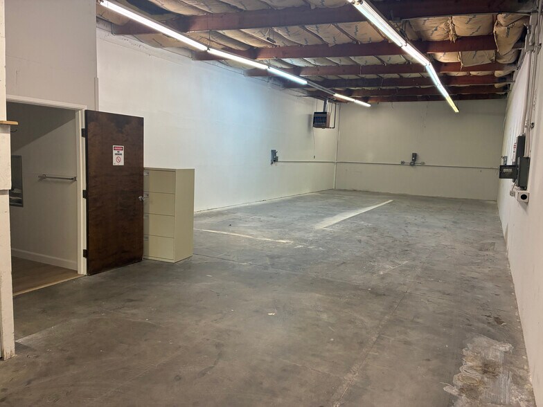 More Photos Of 1064 Woodland Ave, Modesto Warehouse For Lease