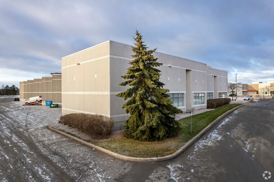 More Photos Of 3200 Ridgeway Dr, Mississauga Warehouse For Lease