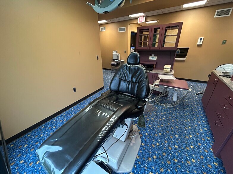 More Photos Of 6919 Grand River Rd, Brighton Medical For Sale