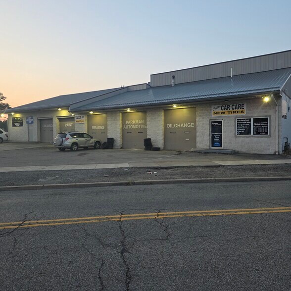 Primary Photo Of 2625 Parkman Rd NW, Warren Auto Repair For Sale