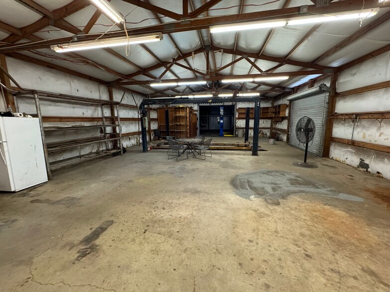 More Photos Of 15083 Highway 155 S, Tyler Warehouse For Sale