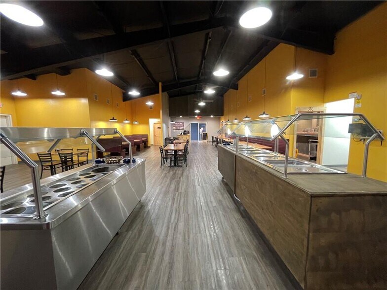 More Photos Of 1002 Victoria, Refugio Restaurant For Sale