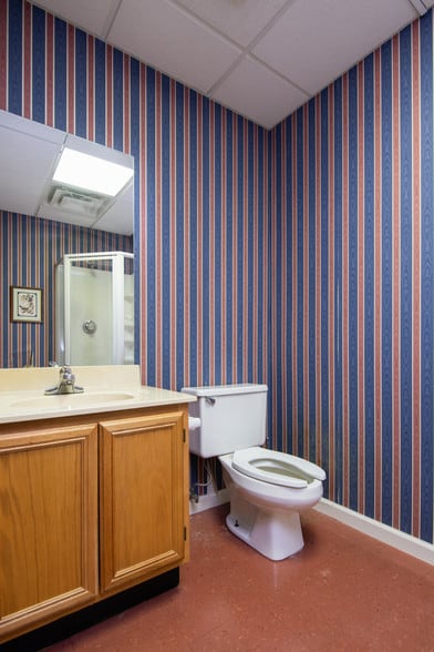 More Photos Of 130 Seaboard Ln, Franklin Flex For Lease