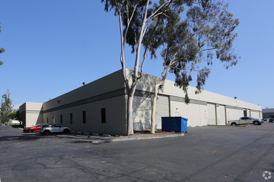 More Photos Of 1980-2000 W Corporate Way, Anaheim Light Manufacturing For Lease