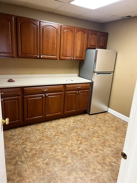More Photos Of 115-119 Joey Dr, Elk Grove Village Warehouse For Sale