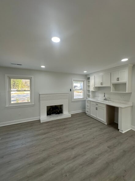 More Photos Of 679 Oakridge Farm Hwy, Mooresville Office For Lease