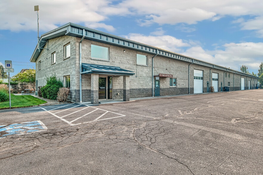 Primary Photo Of 62958 NE Layton Ave, Bend Light Manufacturing For Sale