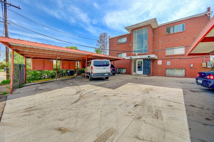 More Photos Of 1695 Clinton St, Aurora Apartments For Sale
