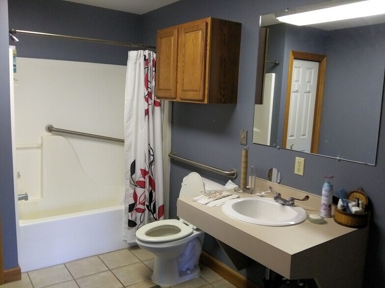 More Photos Of 6520 Hopkins Rd, Mentor Light Manufacturing For Sale