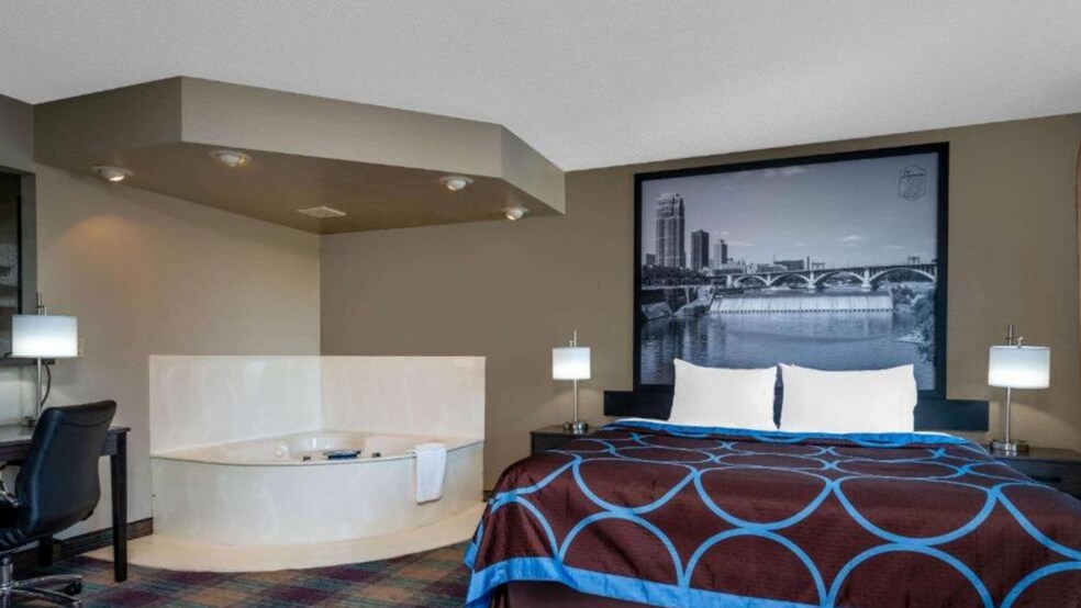 More Photos Of 340 County Road 21 S, Glenwood Hotel For Sale