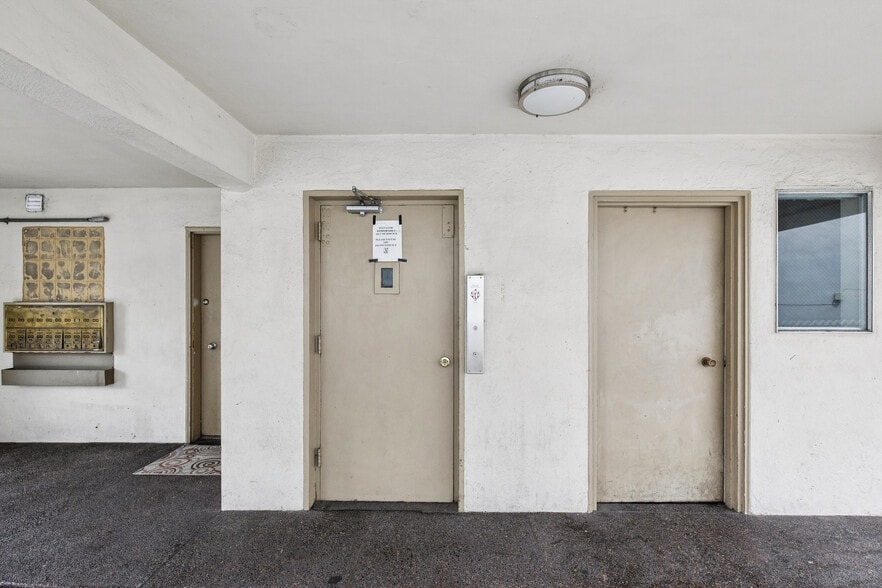 More Photos Of 125 Lorton Ave, Burlingame Apartments For Sale