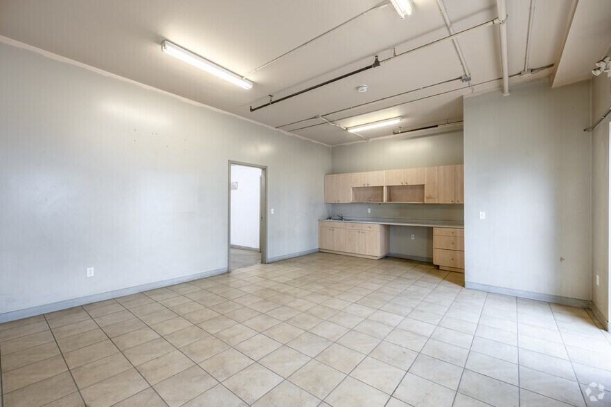 More Photos Of 1177-1185 Venture Av SE, Calgary Warehouse For Sale