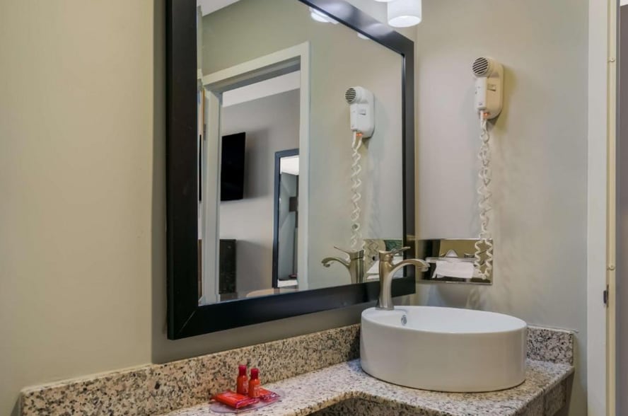 More Photos Of 680 Winfield Dunn Pky, Sevierville Hotel For Sale