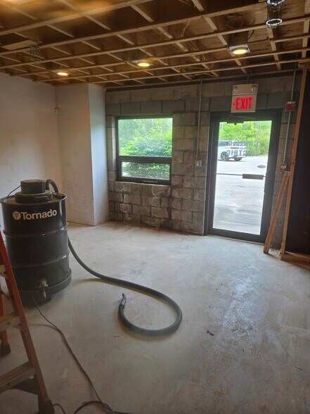 More Photos Of 282 Central St, Hudson Service For Sale