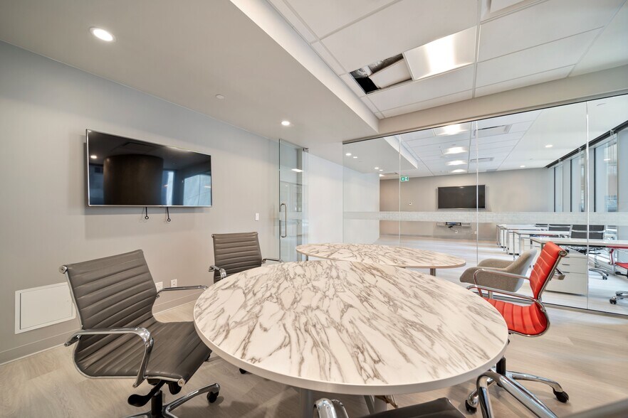 More Photos Of 320 Granville St, Vancouver Office For Sale