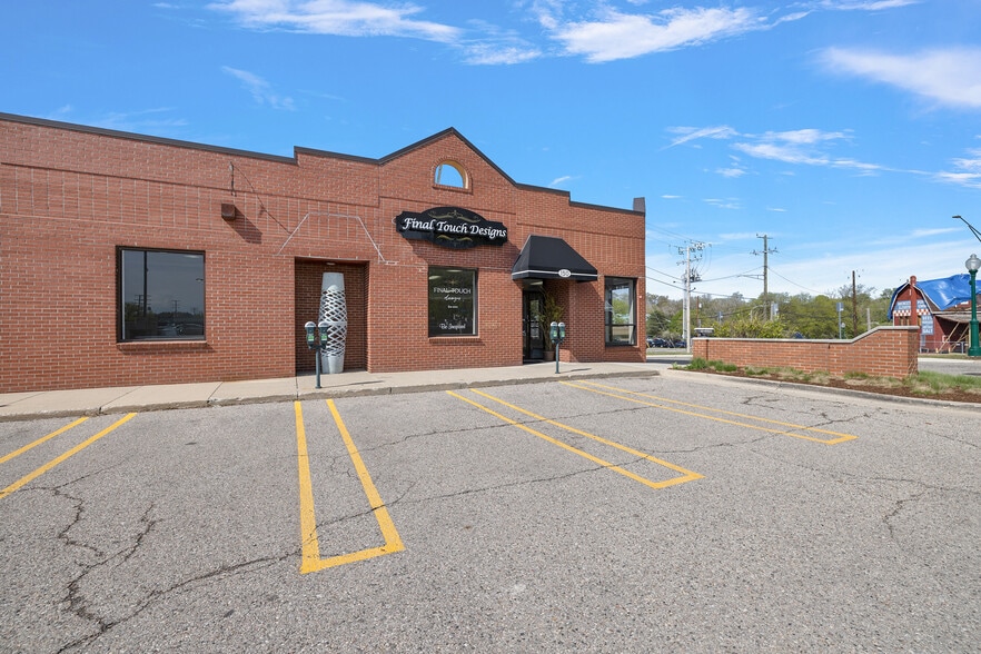 More Photos Of 150 E University Dr, Rochester Storefront Retail Office For Lease