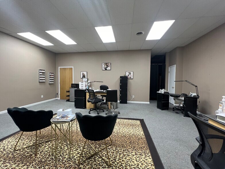 More Photos Of 402 E Main St, Riverton Storefront Retail Office For Sale