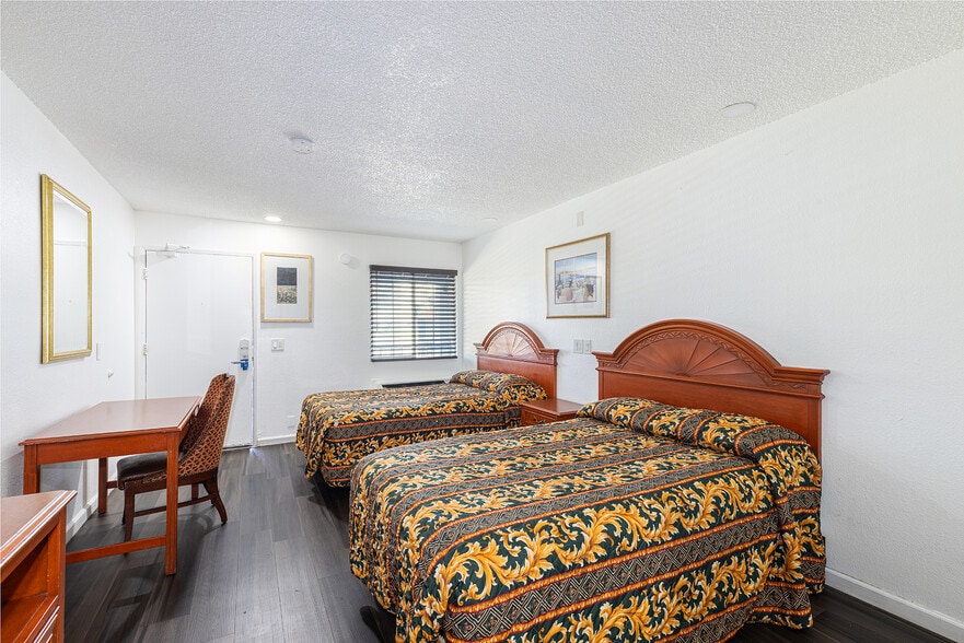 More Photos Of 4 Mariposa St, Vallejo Hotel For Sale