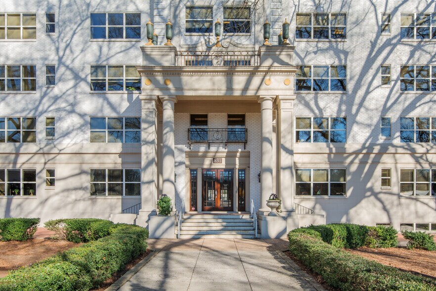 More Photos Of 831 E Morehead St, Charlotte Office For Lease