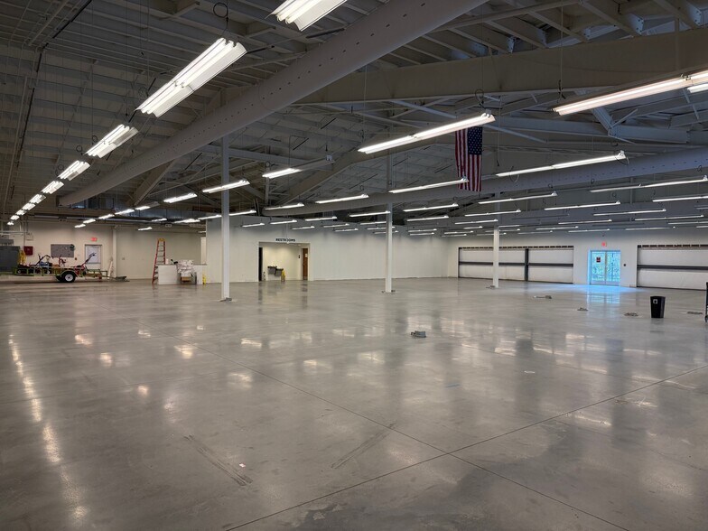 More Photos Of 9814 E Brainerd Rd, Ooltewah General Retail For Sale